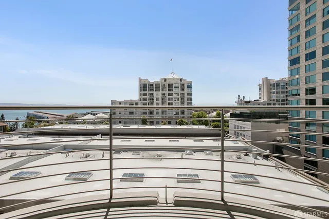 $5,900 | 219 Brannan Street, Unit 7J, San Francisco, CA 94107