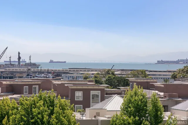 $5,900 | 219 Brannan Street, Unit 7J, San Francisco, CA 94107