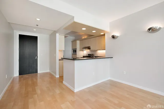 $5,900 | 219 Brannan Street, Unit 7J, San Francisco, CA 94107