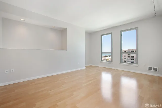 $5,900 | 219 Brannan Street, Unit 7J, San Francisco, CA 94107