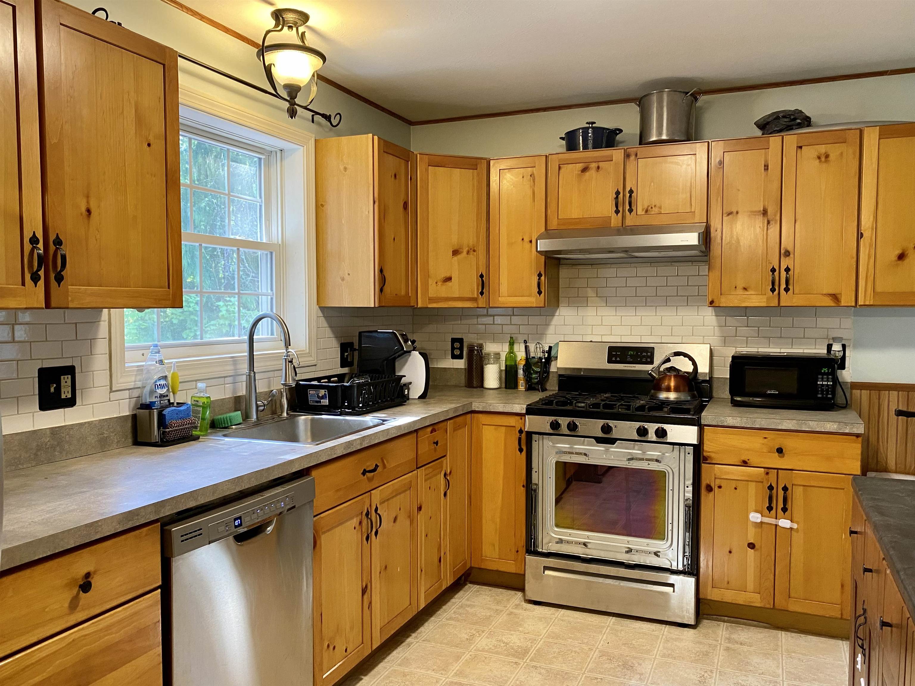 13 Old Lantern Road Hillsborough, NH 03244 - Photo 9 of 39 Gallery Image 9