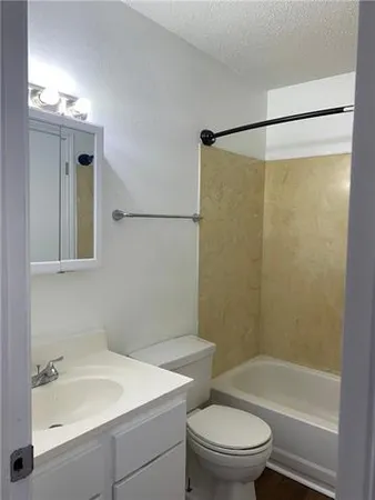 $885 | 2224 Pasadena Avenue, Unit 208, Metairie, LA 70001