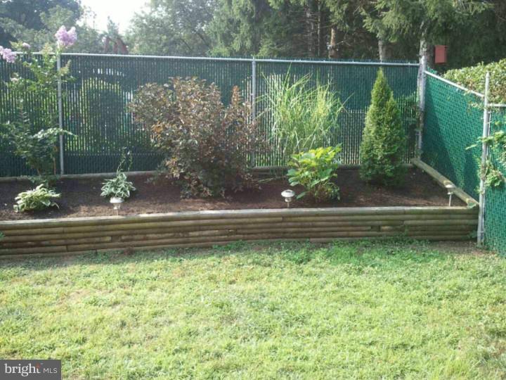 11013 Rennard Street Philadelphia, PA 19116 - Photo 14 of 15 Back Yard