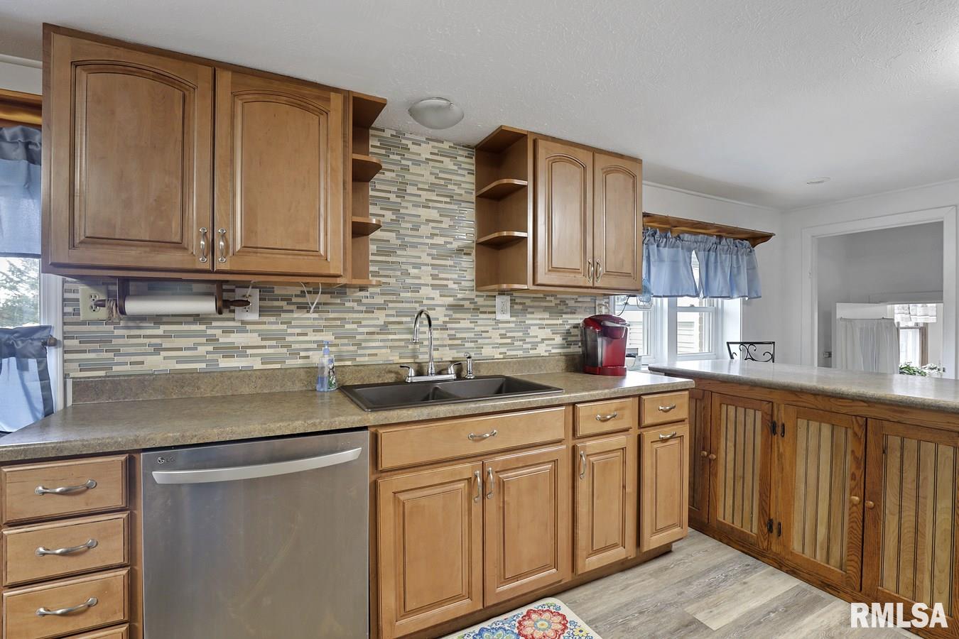 4236 Bissell Road Springfield, IL 62707 - Photo 7 of 23