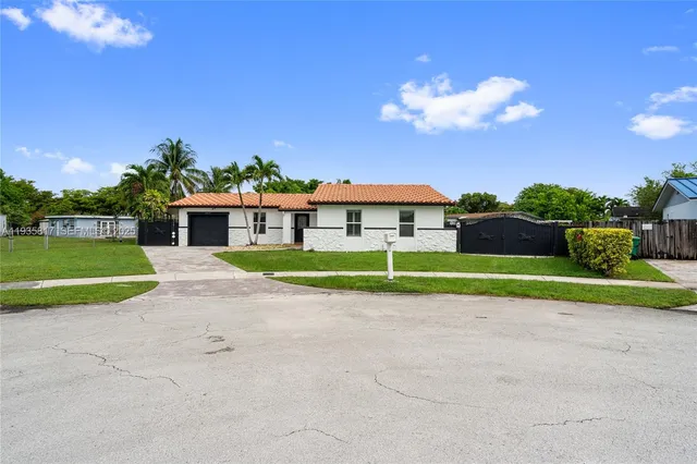 $5,500 | 13611 Southwest 77th Street, Miami, FL 33183
