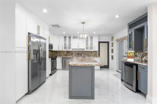 $5,700 | 13611 Southwest 77th Street, Miami, FL 33183