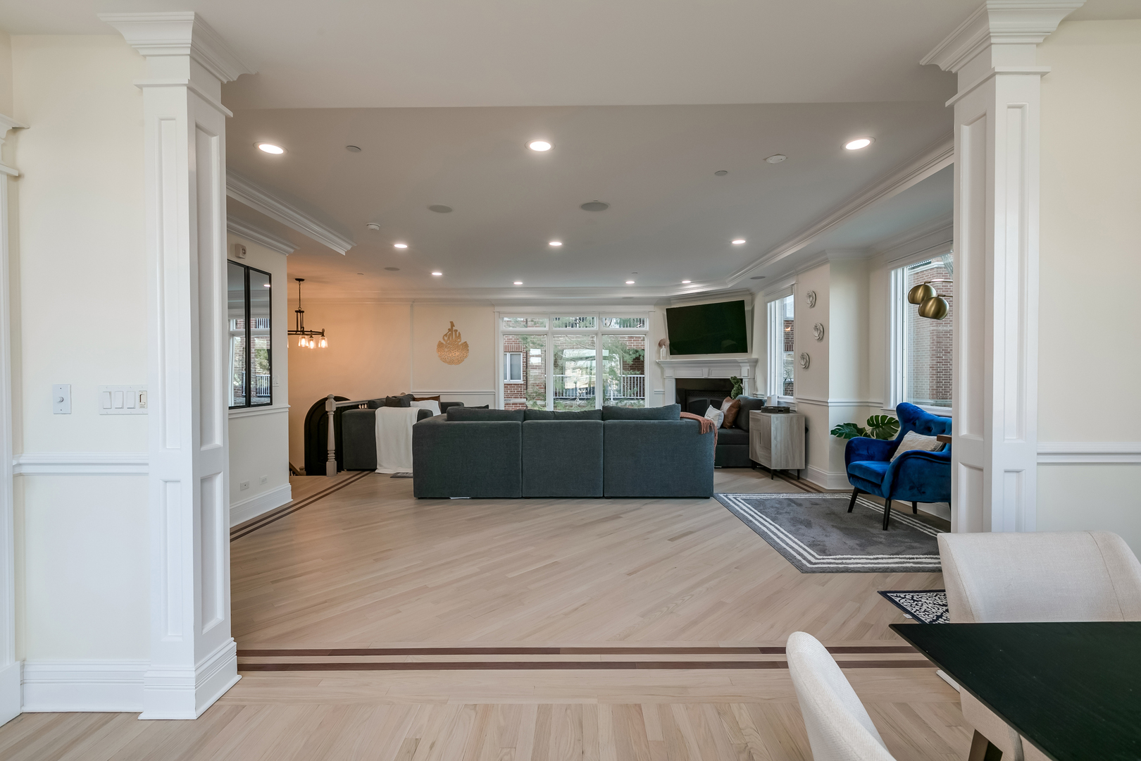 463 Summit Avenue, Unit D Park Ridge, IL 60068 - Photo 11 of 30 a large room with lots of table and chairs