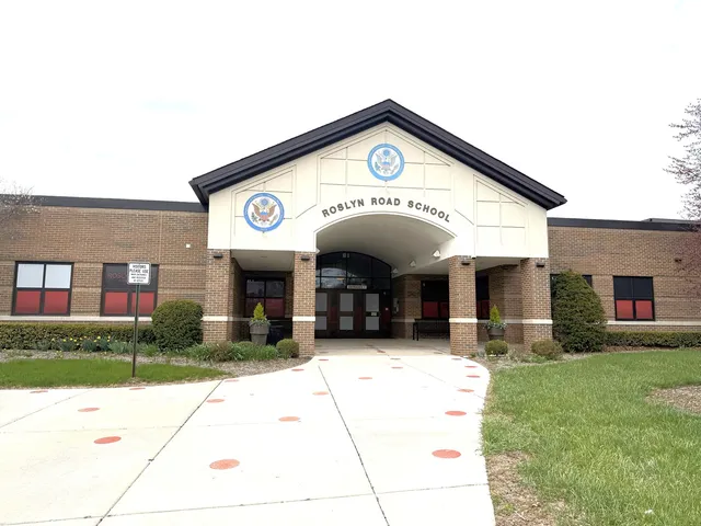 $899,904 | 709 Prospect Avenue, Barrington, IL 60010