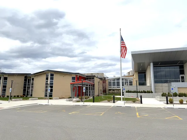 $899,904 | 709 Prospect Avenue, Barrington, IL 60010