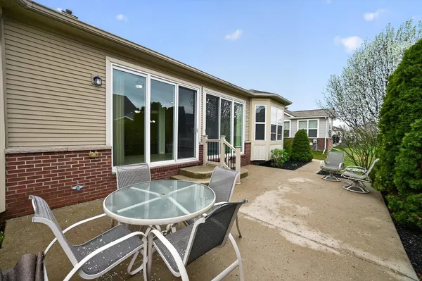 $575,000 | 27118 Walloon Way, Flat Rock, MI 48134