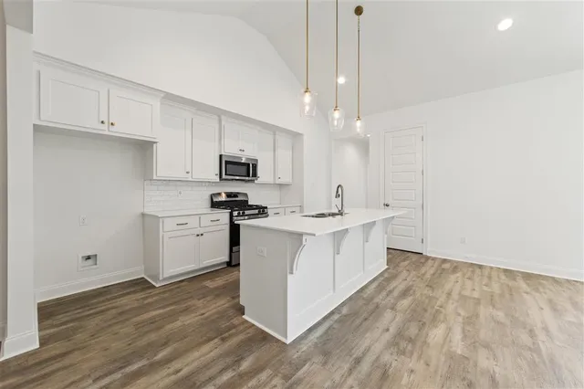 $286,999 | 3056 Southern Trace Dr Lake, Lake Charles, LA 70607