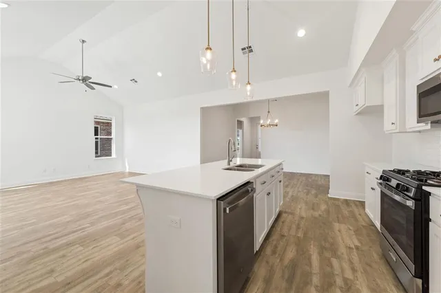 $286,999 | 3056 Southern Trace Dr Lake, Lake Charles, LA 70607