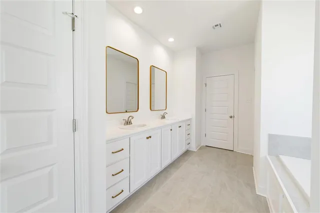 $286,999 | 3056 Southern Trace Dr Lake, Lake Charles, LA 70607