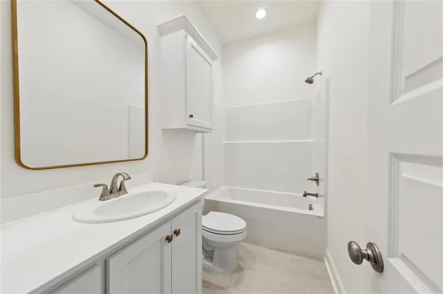 $286,999 | 3056 Southern Trace Dr Lake, Lake Charles, LA 70607