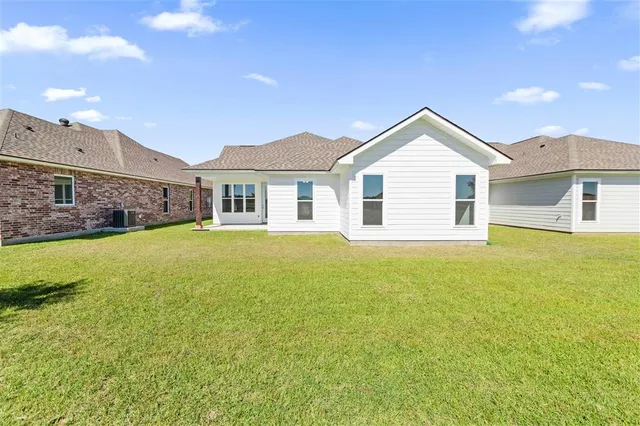 $286,999 | 3056 Southern Trace Dr Lake, Lake Charles, LA 70607