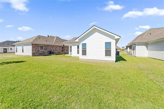 $286,999 | 3056 Southern Trace Dr Lake, Lake Charles, LA 70607