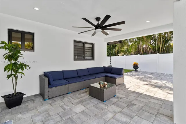 $547,000 | 5202 Elm Court, Cape Coral, FL 33904