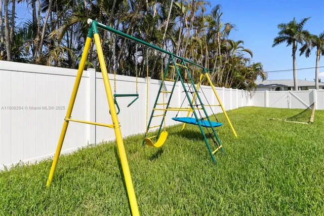 $547,000 | 5202 Elm Court, Cape Coral, FL 33904