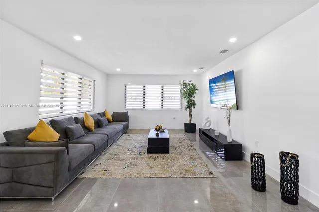 $547,000 | 5202 Elm Court, Cape Coral, FL 33904