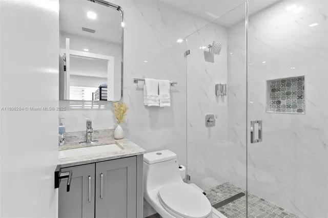 $547,000 | 5202 Elm Court, Cape Coral, FL 33904