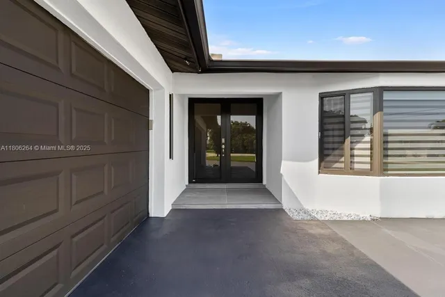 $547,000 | 5202 Elm Court, Cape Coral, FL 33904