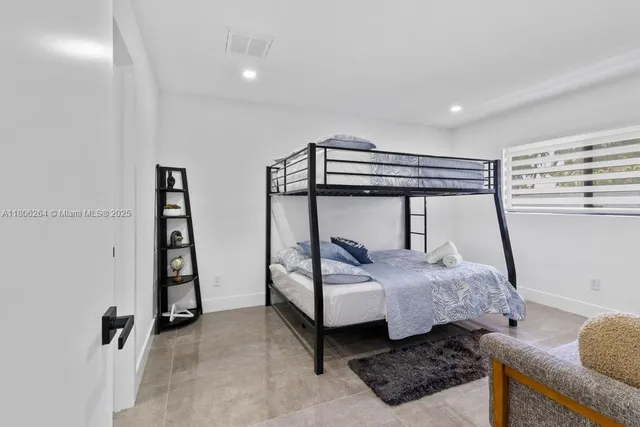 $547,000 | 5202 Elm Court, Cape Coral, FL 33904