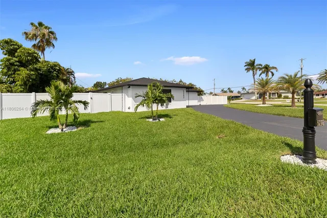 $547,000 | 5202 Elm Court, Cape Coral, FL 33904