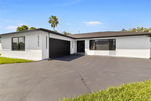 $547,000 | 5202 Elm Court, Cape Coral, FL 33904