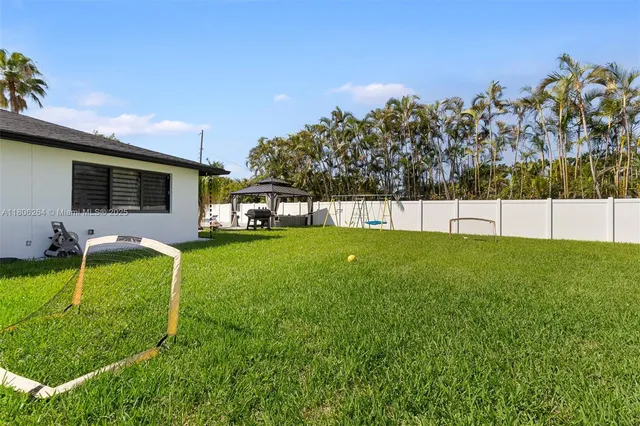 $547,000 | 5202 Elm Court, Cape Coral, FL 33904