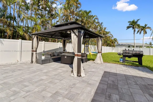 $547,000 | 5202 Elm Court, Cape Coral, FL 33904