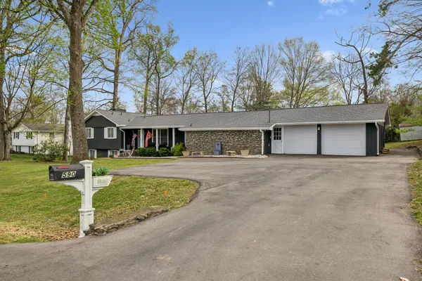 $579,000 | 590 Indian Lake Road, Hendersonville, TN 37075