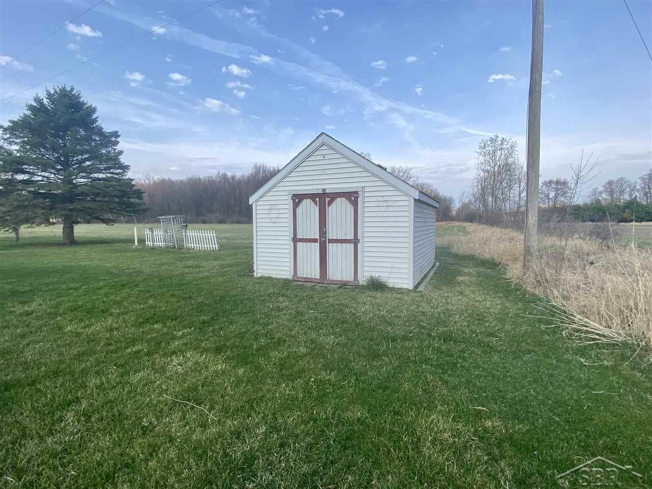 4255 Fehn Road Hemlock, MI 48626 - Photo 4 of 25 50038598-3.JPG