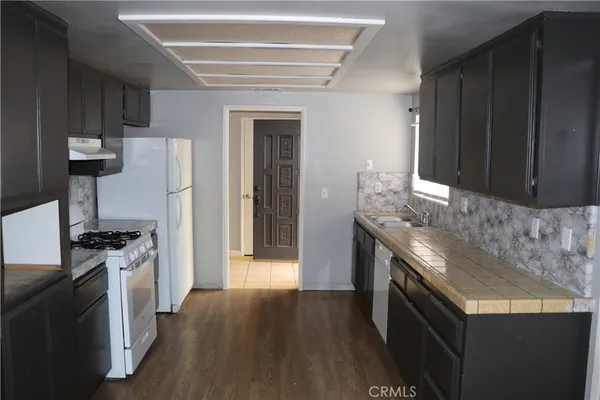 $2,400 | 7864 Newhall Avenue, Hesperia, CA 92345