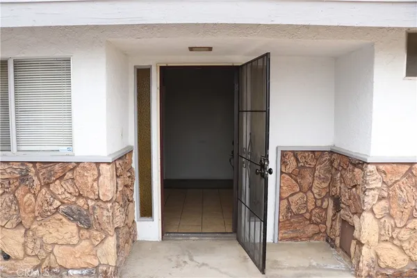 $2,400 | 7864 Newhall Avenue, Hesperia, CA 92345