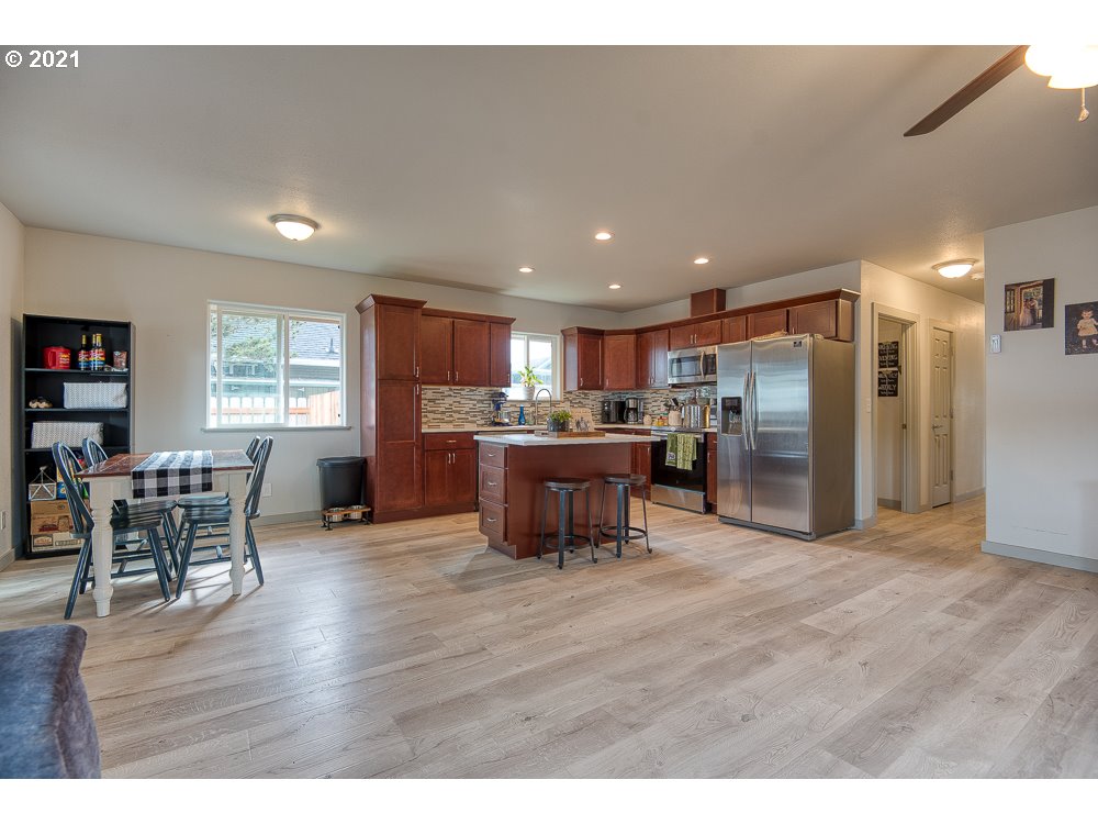 810 A Street Myrtle Point, OR 97458 - Photo 4 of 17 Gallery Image 4