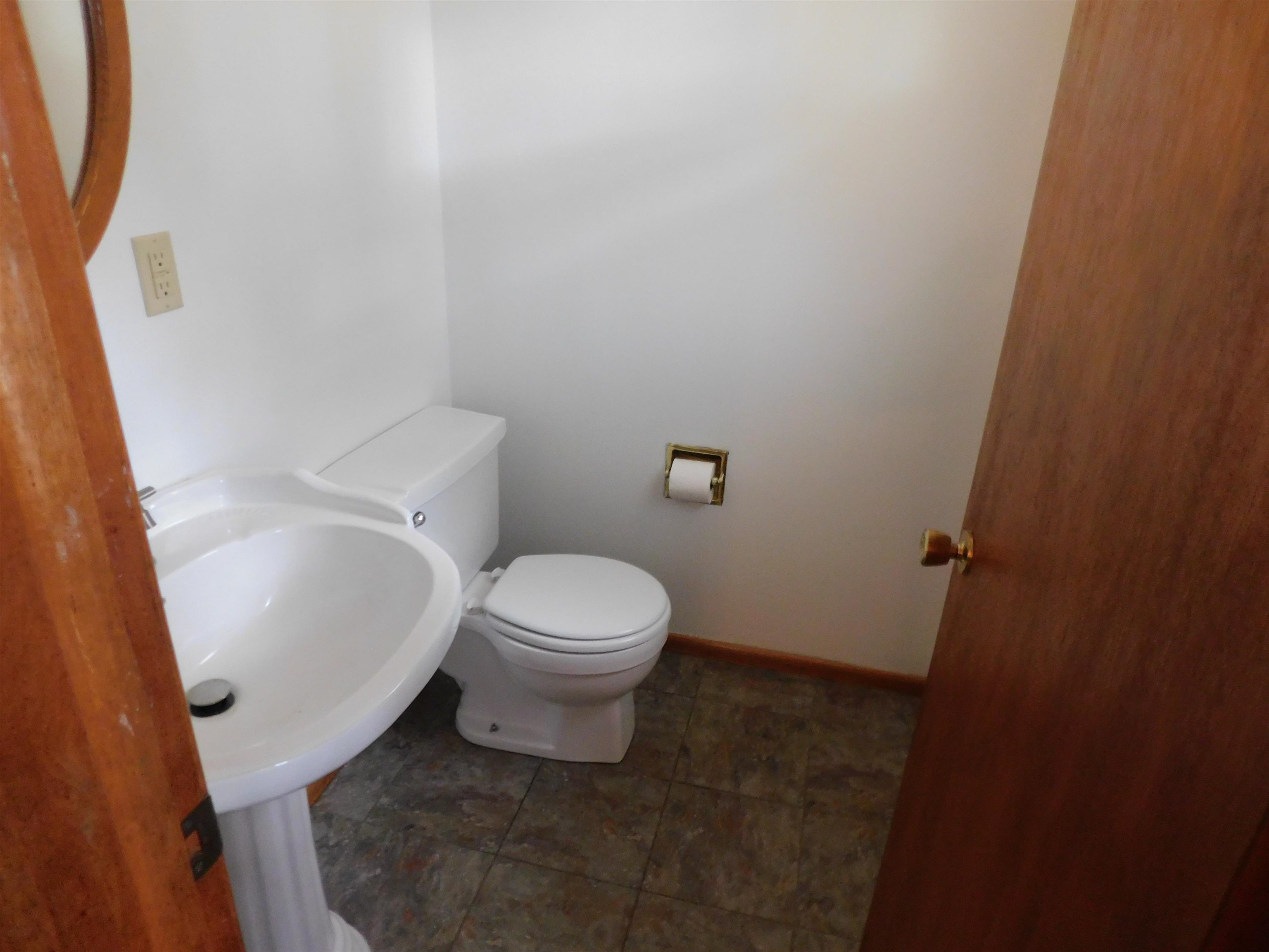 12131 Love Road Roscoe, IL 61073 - Photo 13 of 17 Gallery Image 13