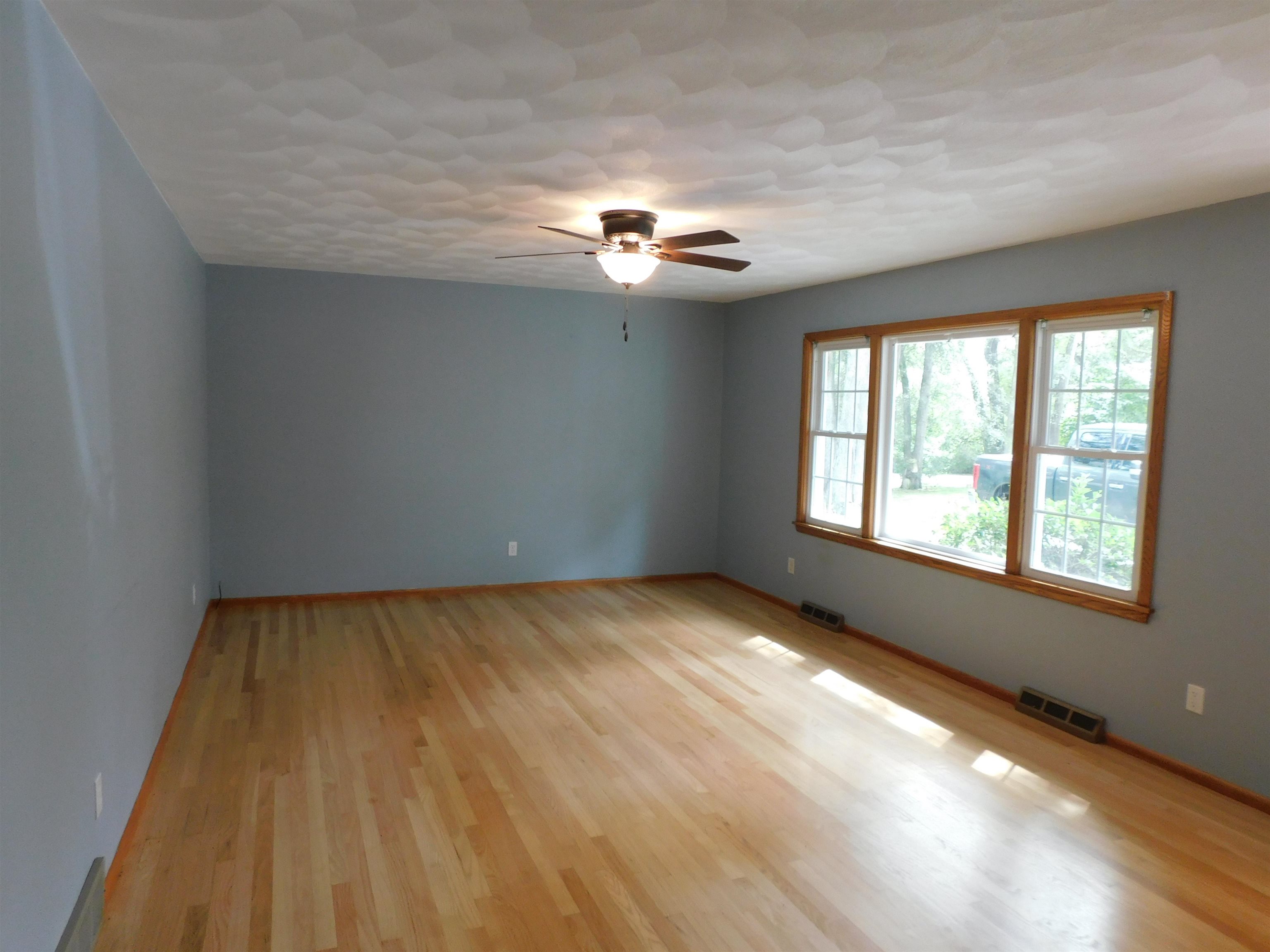 12131 Love Road Roscoe, IL 61073 - Photo 5 of 17 Gallery Image 5