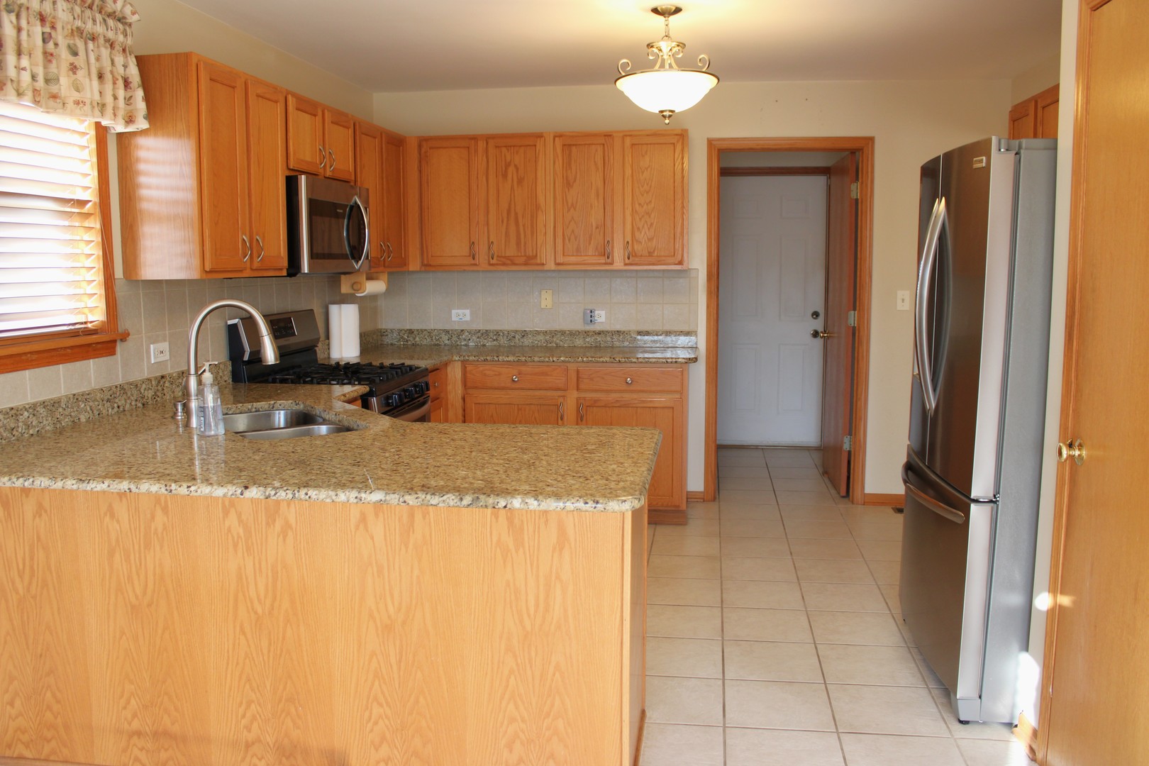 365 Sunset Point Romeoville, IL 60446 - Photo 2 of 18 Gallery Image 2