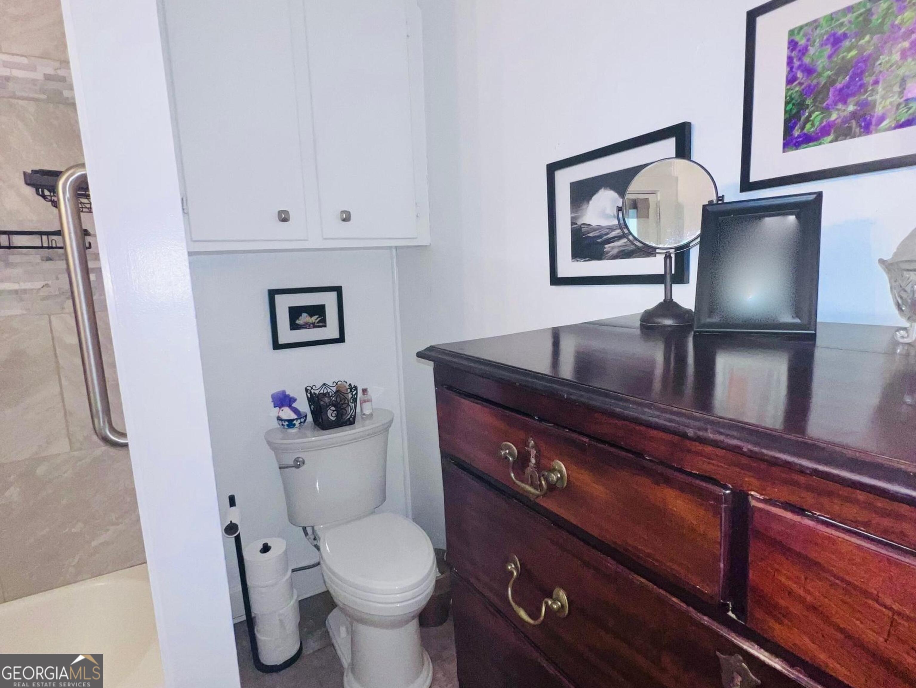 600 Foster Street Madison, GA 30650 - Photo 28 of 54 a bathroom with a toilet a sink and mirror