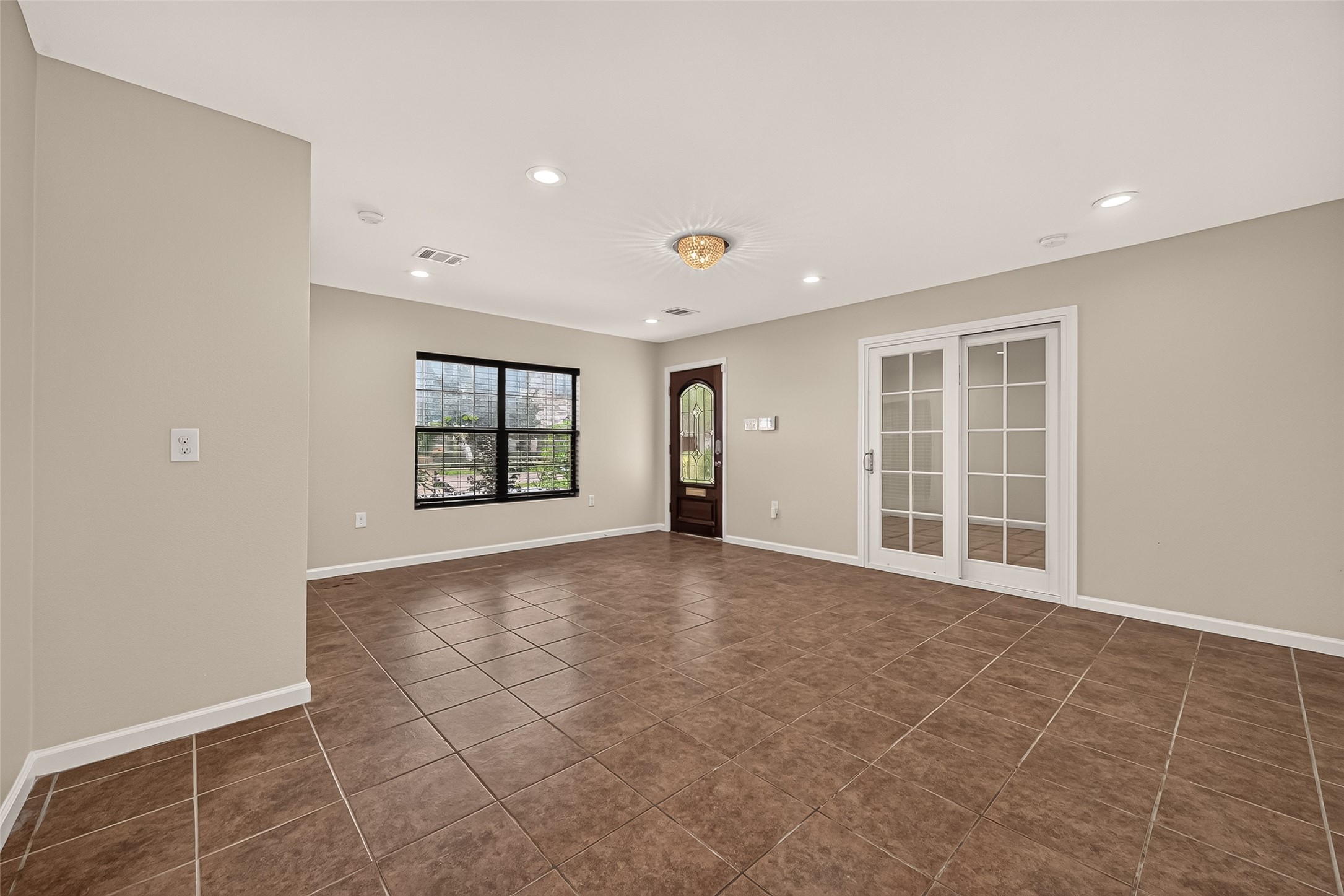 8402 Bascom Street Houston, TX 77055 - Photo 9 of 40 Gallery Image 9