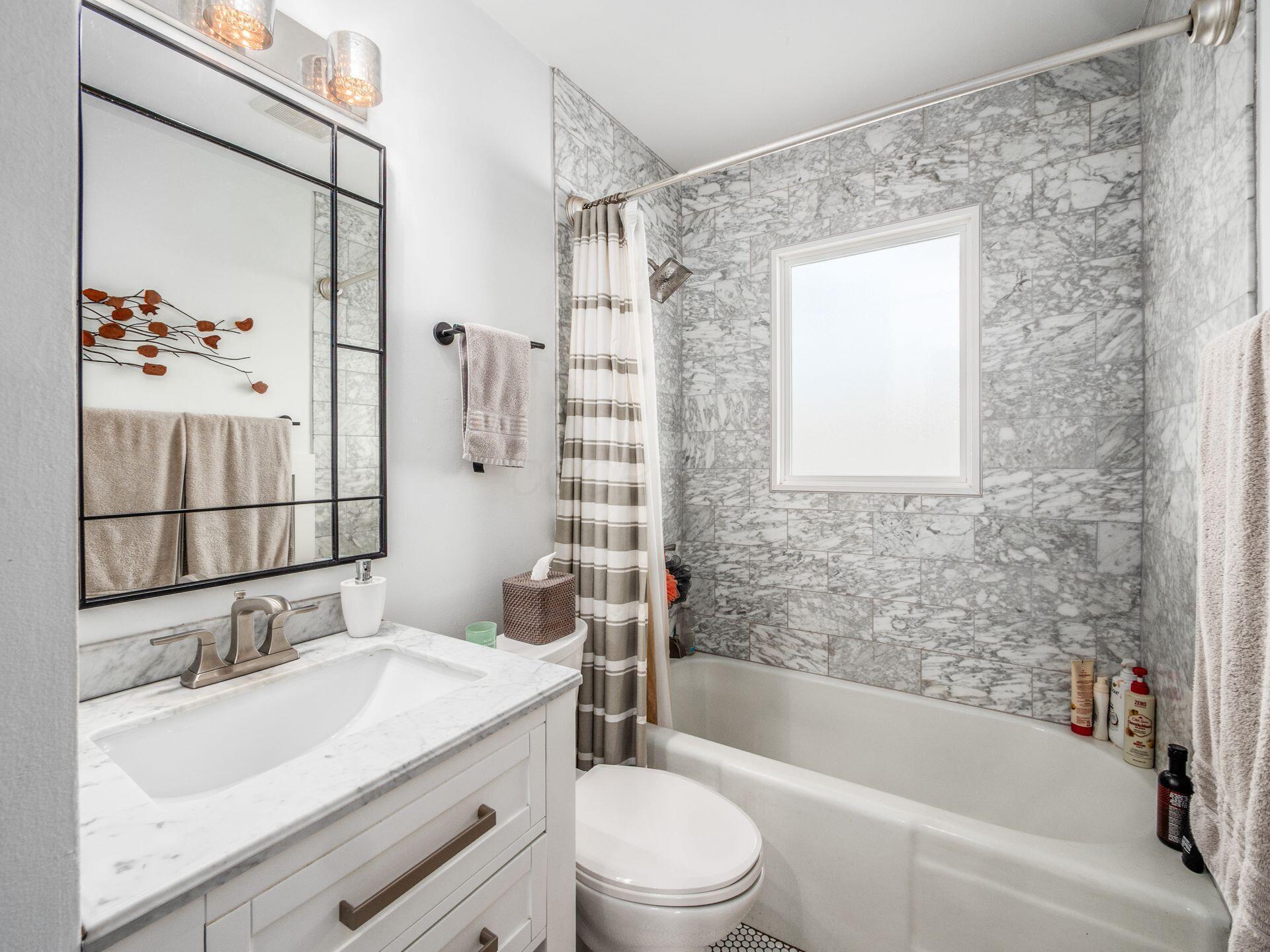 194 Demorest Road Columbus, OH 43204 - Photo 22 of 45 Full Bath Entry Level