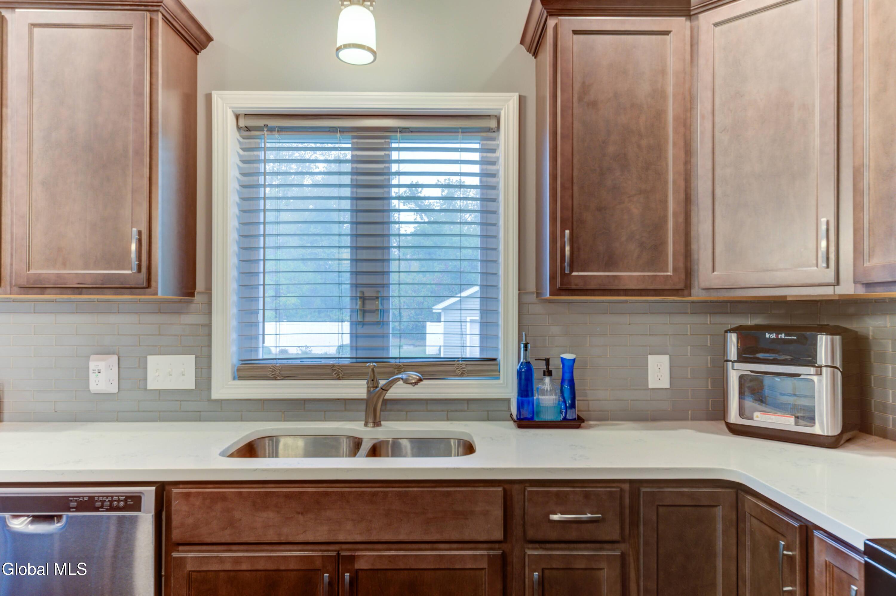 212 Lisha Kill Road Schenectady, NY 12309 - Photo 9 of 50 212 Lisha Kill Rd-8