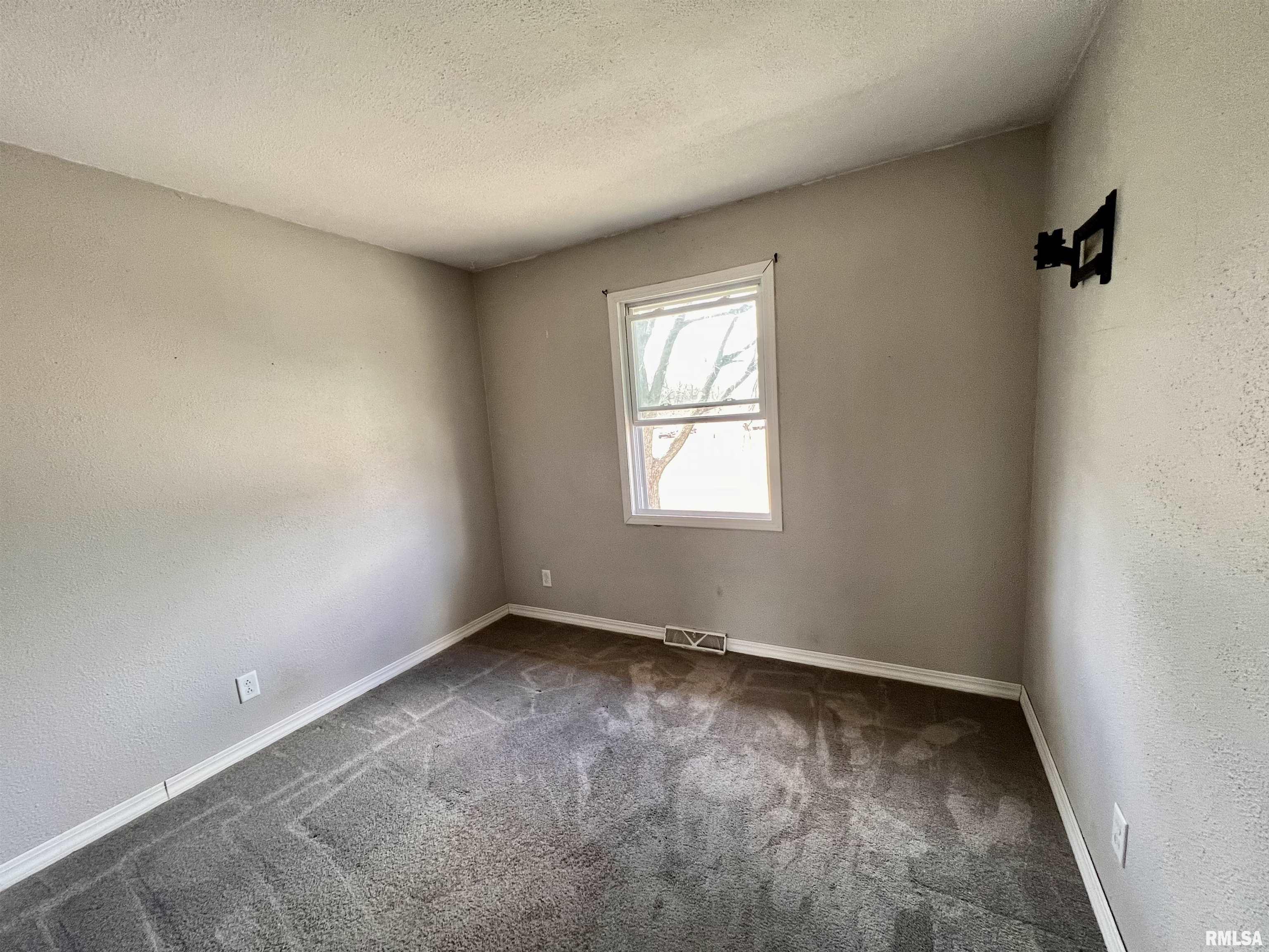 5904 North Hamilton Road Peoria, IL 61614 - Photo 16 of 27 Gallery Image 16