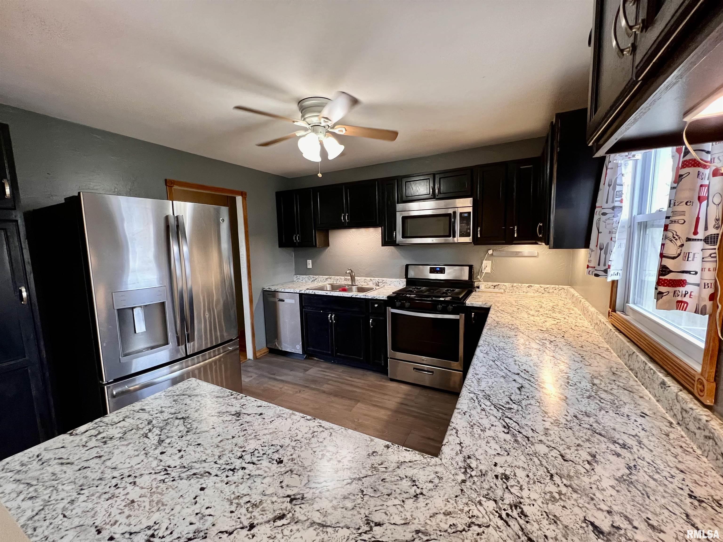 5904 North Hamilton Road Peoria, IL 61614 - Photo 6 of 27 Gallery Image 6