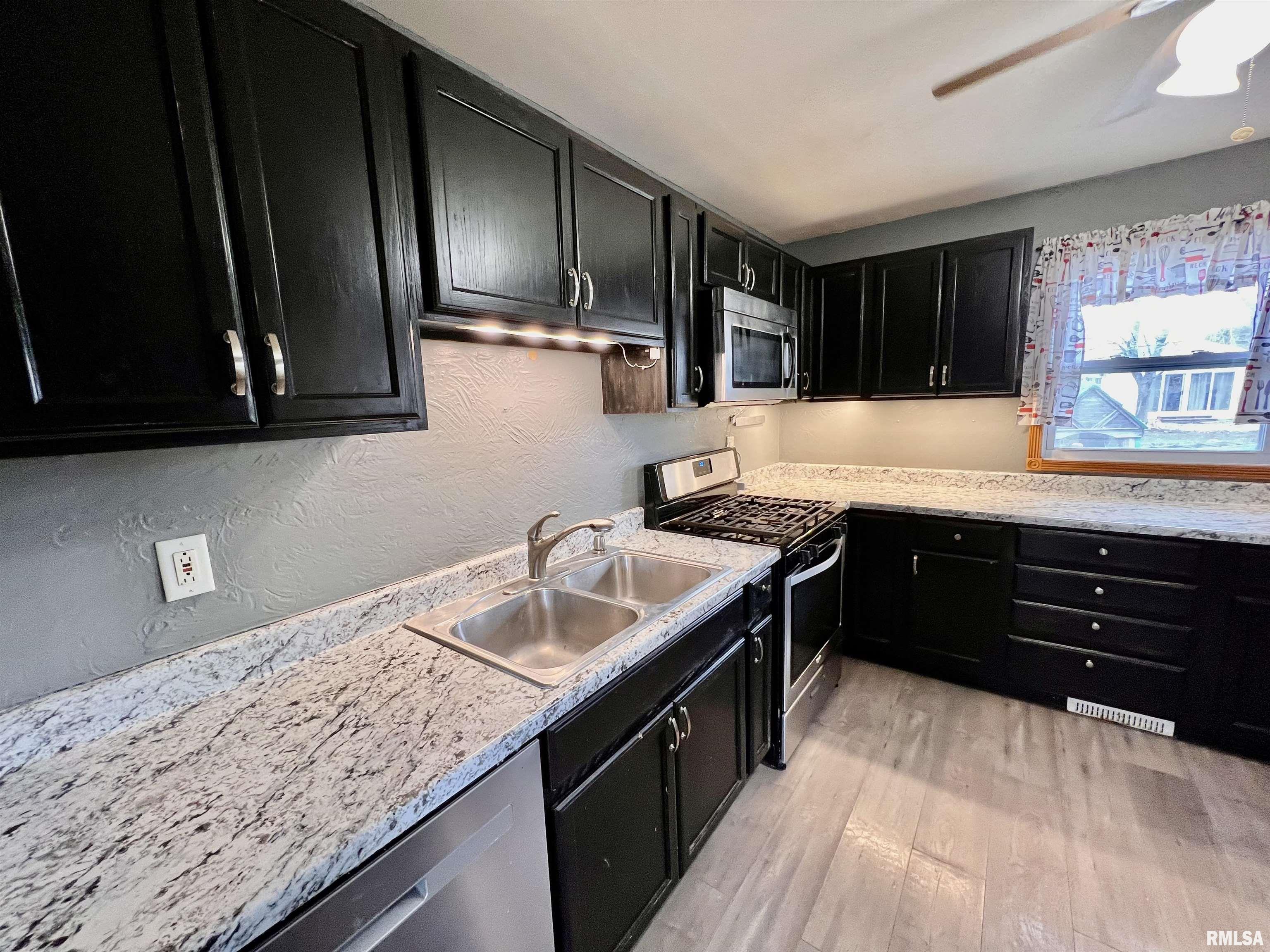 5904 North Hamilton Road Peoria, IL 61614 - Photo 7 of 27 Gallery Image 7