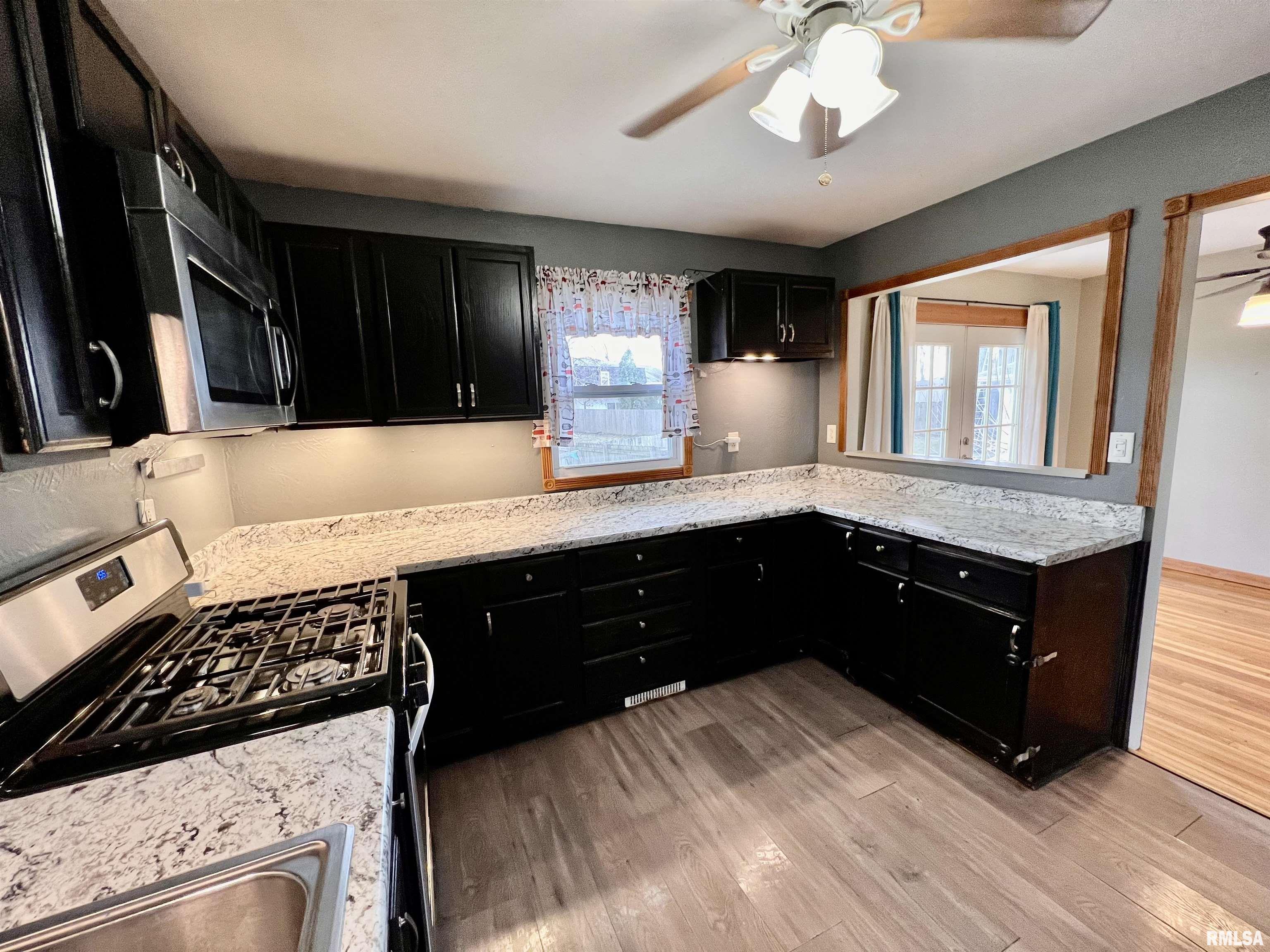 5904 North Hamilton Road Peoria, IL 61614 - Photo 8 of 27 Gallery Image 8