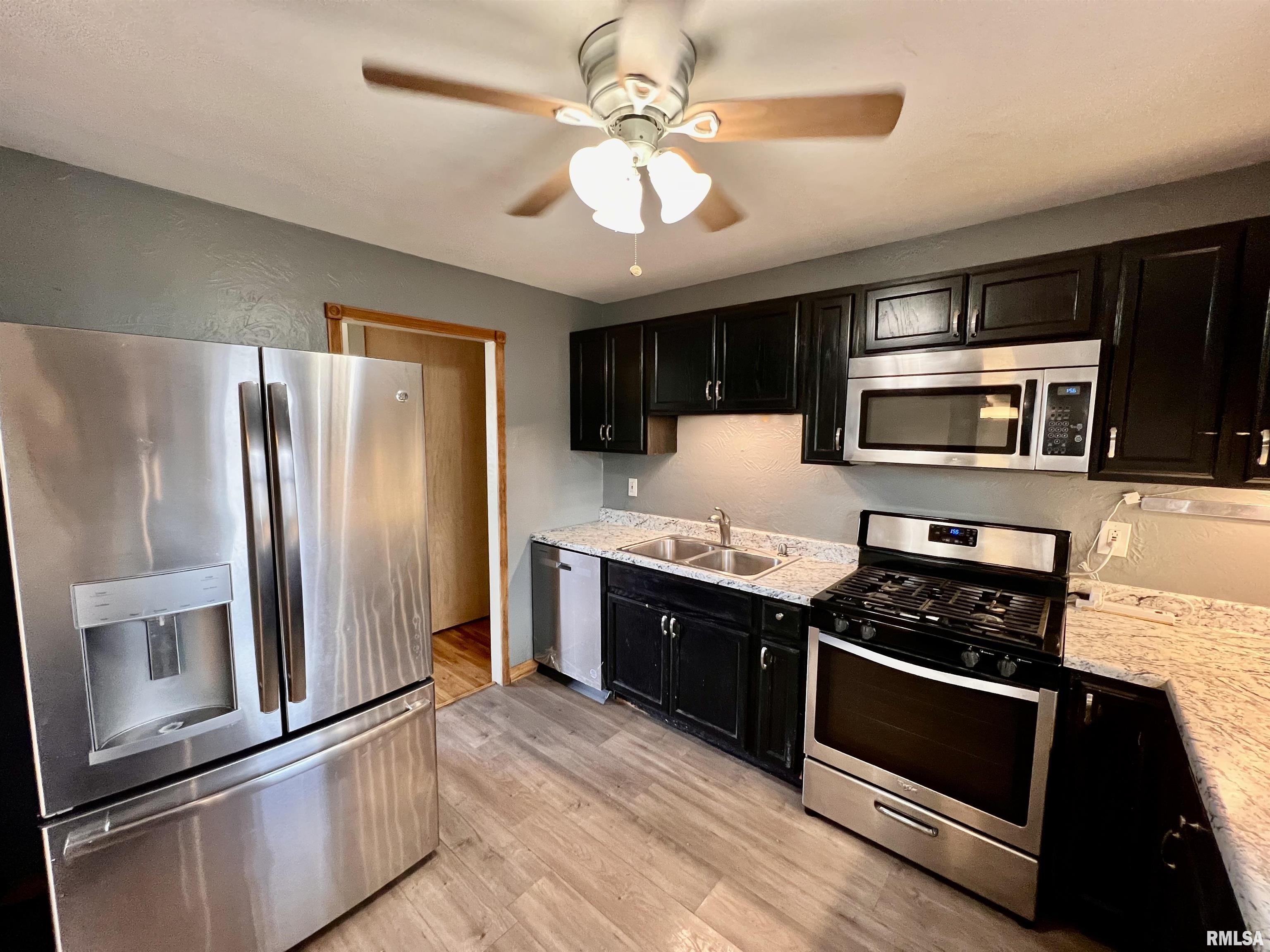 5904 North Hamilton Road Peoria, IL 61614 - Photo 9 of 27 Gallery Image 9