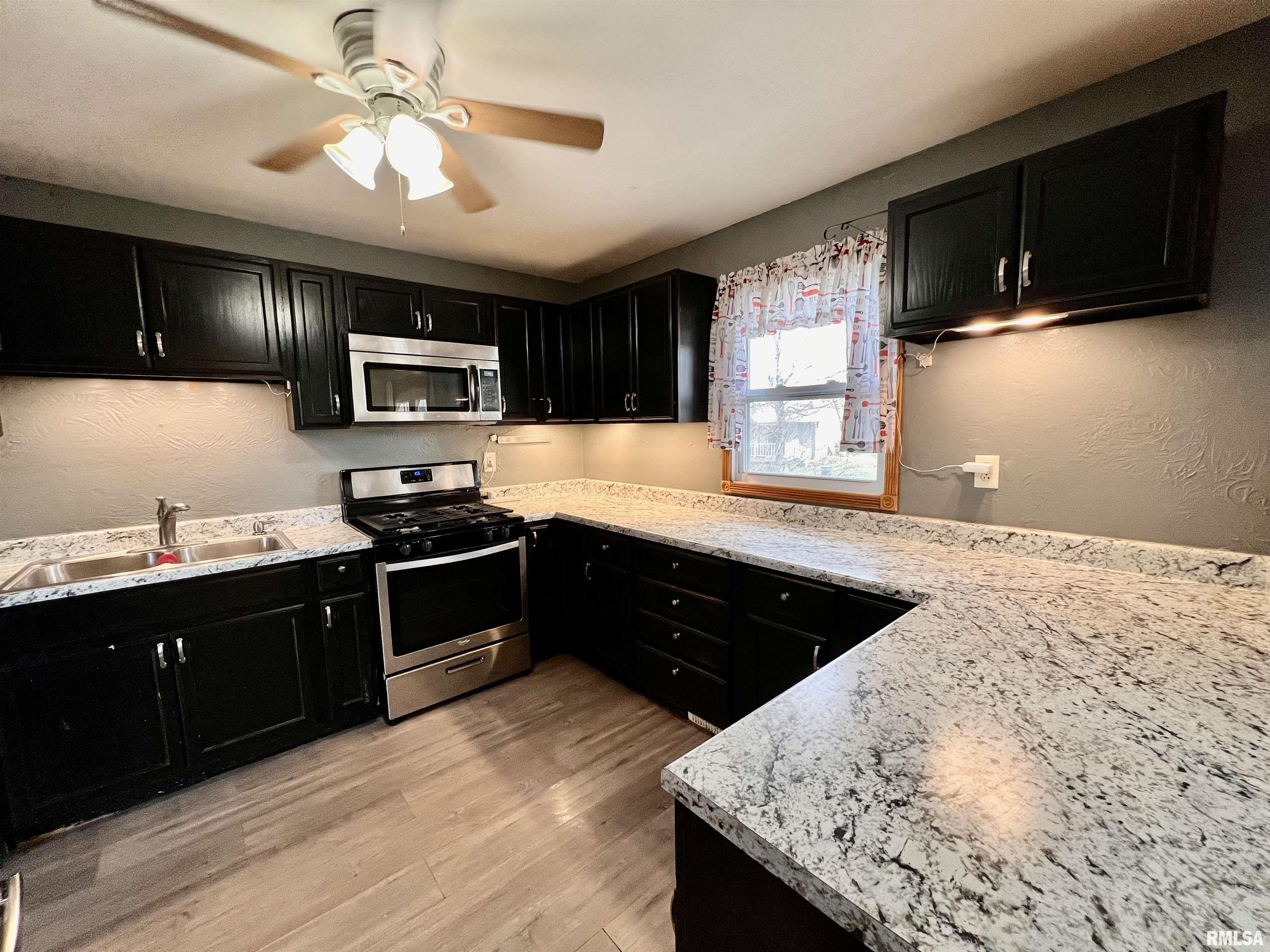 5904 North Hamilton Road Peoria, IL 61614 - Photo 10 of 27 Gallery Image 10