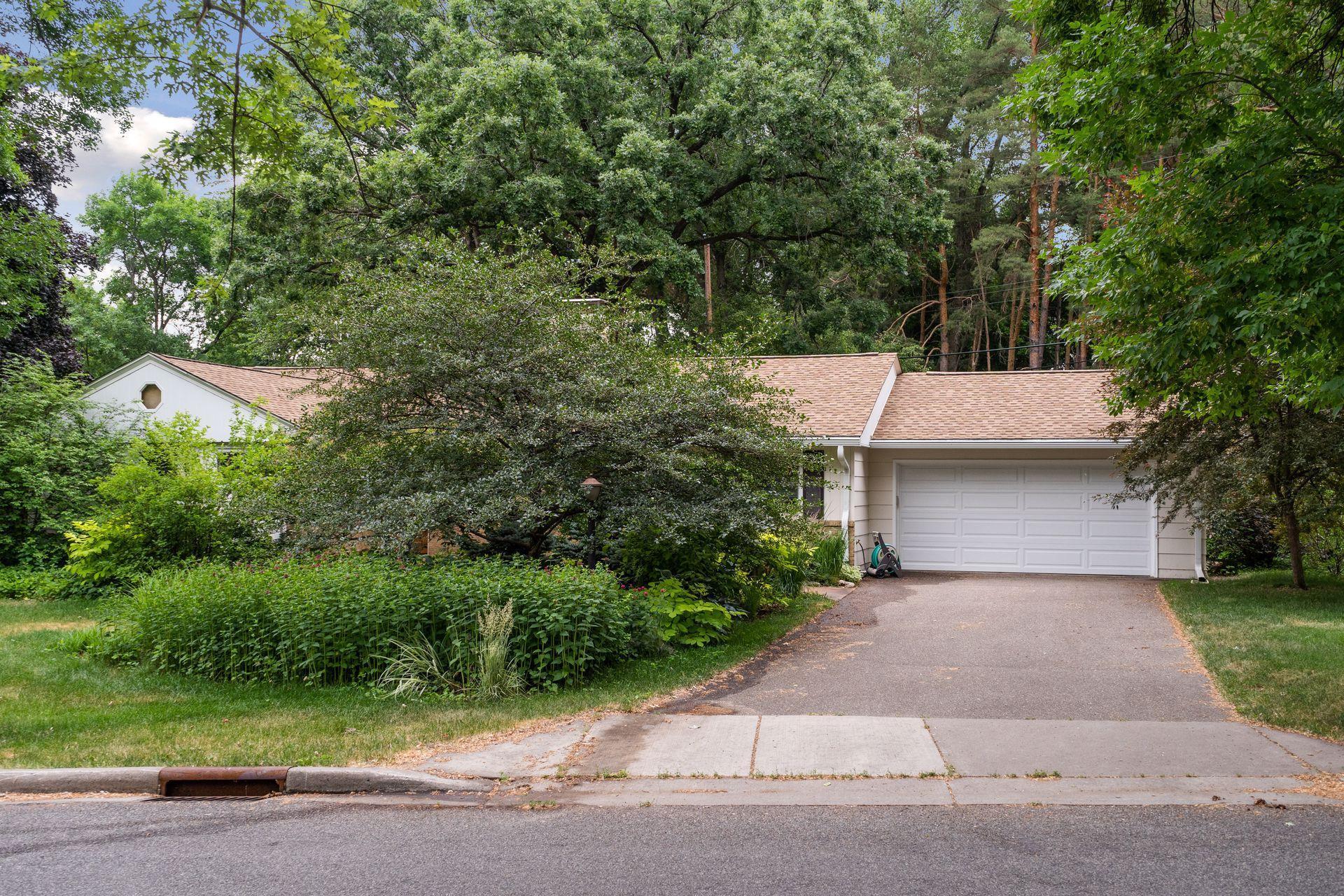 610 Drillane Road Hopkins, MN 55305 - Photo 3 of 40