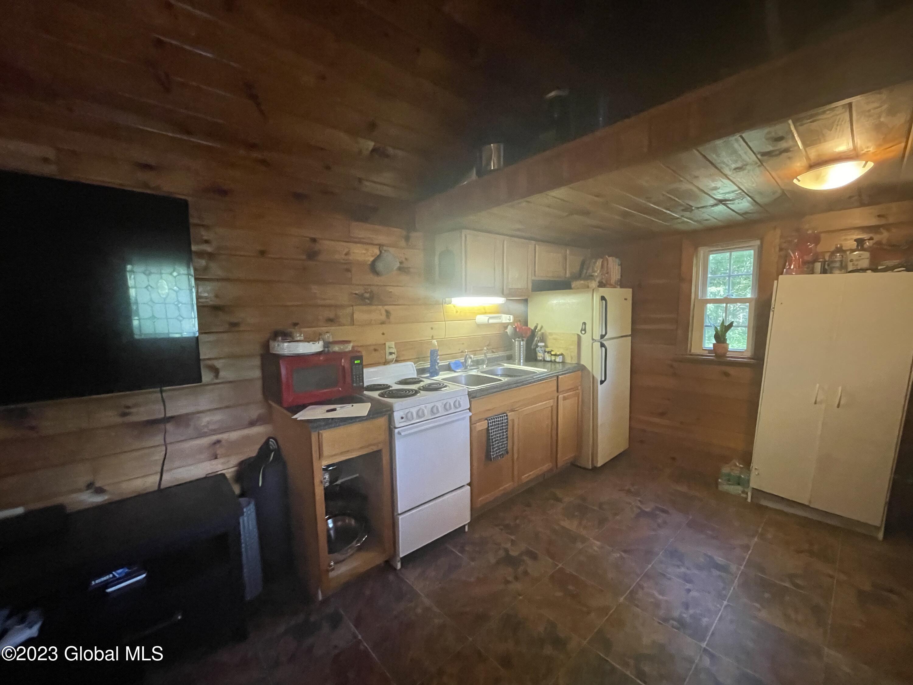 267 Midline Road Amsterdam, NY 12010 - Photo 7 of 11 E610739A-3A98-4463-943D-052B0E1A09F6